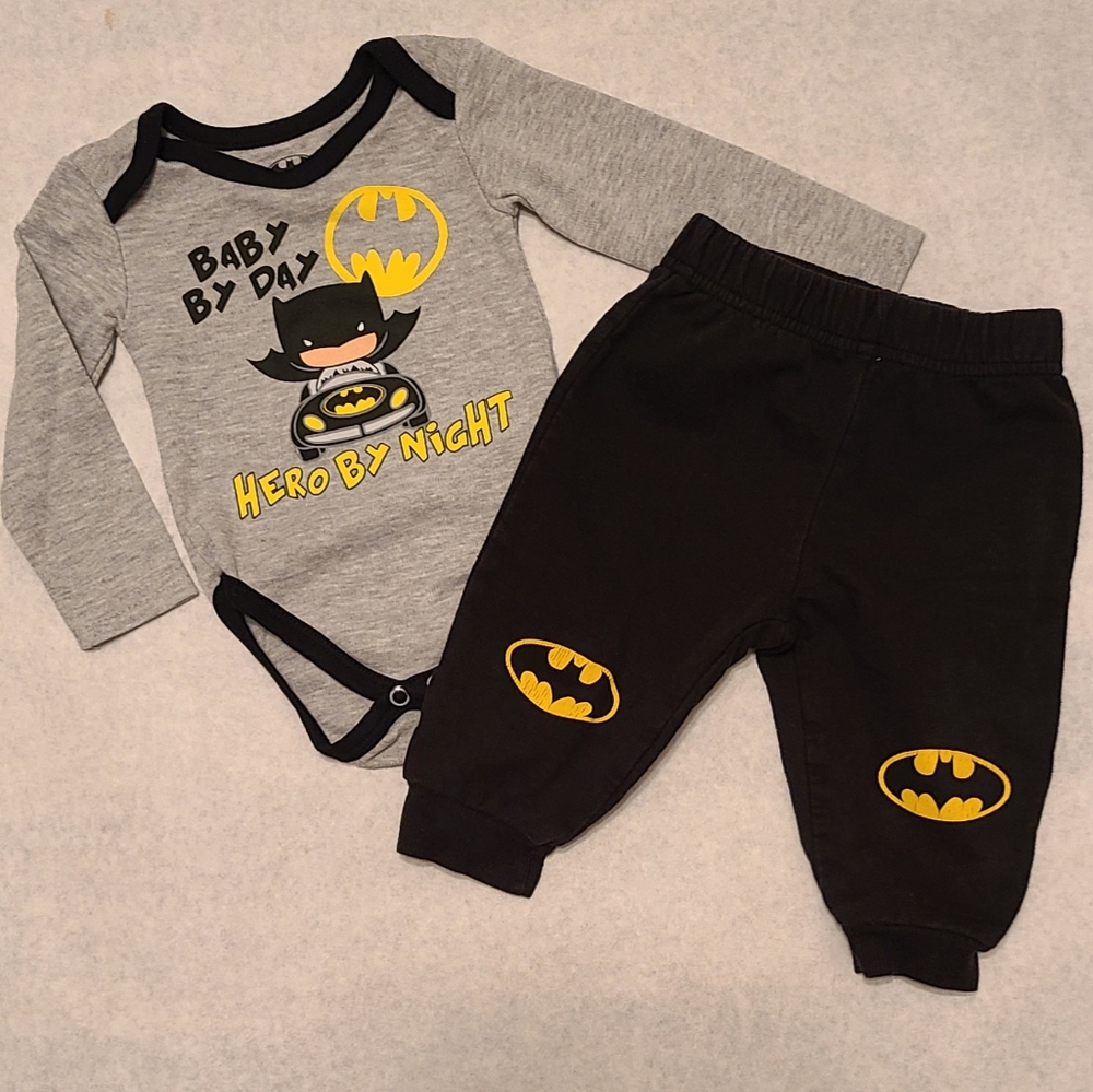 Baby Batman long sleeved onesie/bodysuit with matching sweatpants/joggers
